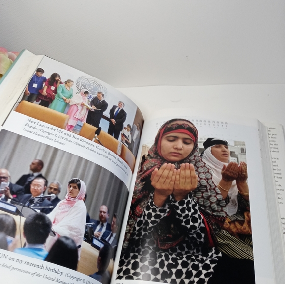 I Am Malala Hardcover Book. Malala Yousafzai Biography Book by Christina Lamb. - Picture 13 of 14